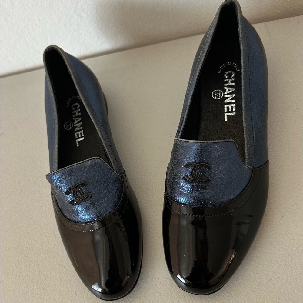 VINTAGE CHANEL PATENT Leather round Toe Loafers